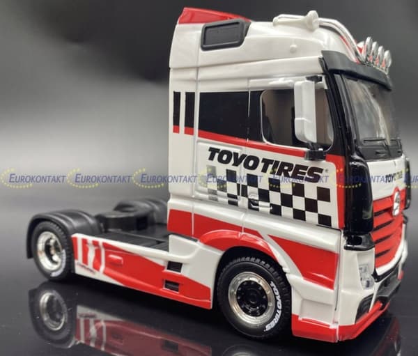 Mercedes ACTROS GigaSpace Custom Cabs Bburago 1:43