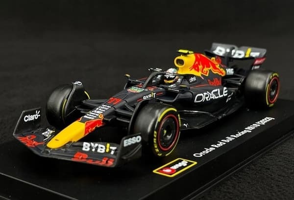 RB18 F1 RedBull 2022 #11 Perez HJÄLM BBurago 1:43