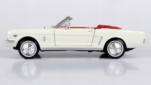 MUSTANG 1/2 1964 James Bond 1:24 Motormax 79852