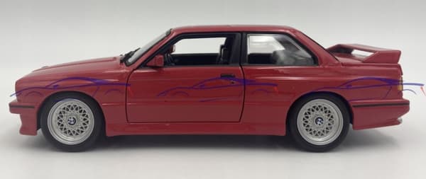 BMW M3 (E30) 1986 1:24 modell Bburago 21100 röd
