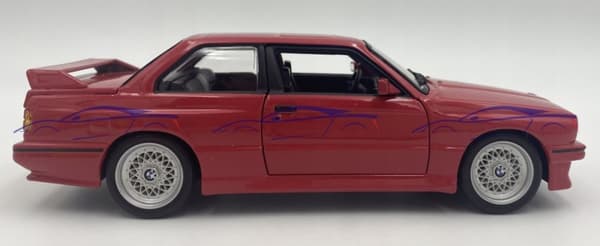 BMW M3 (E30) 1986 1:24 modell Bburago 21100 röd