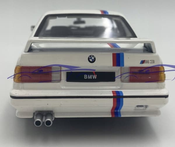 BMW M3 (E30) 1986 1:24 modell Bburago 21100 vit