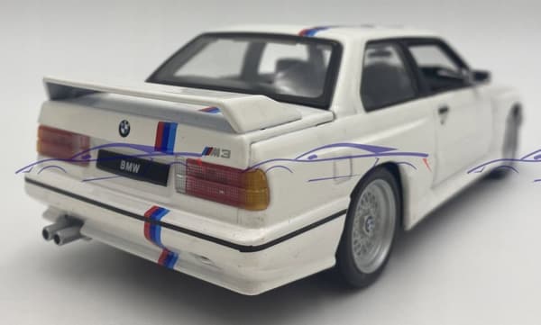 BMW M3 (E30) 1986 1:24 modell Bburago 21100 vit