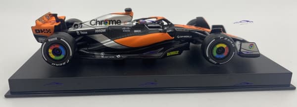 McLaren MCL60 F1 2023 #81 Piastri KASK BBurago 1:43