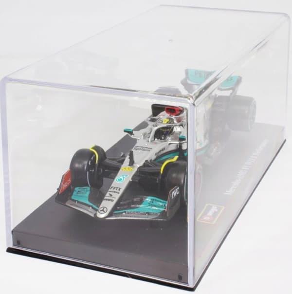 F1-bil Mercedes W13 Hamilton HJÄLM BBurago 1:43