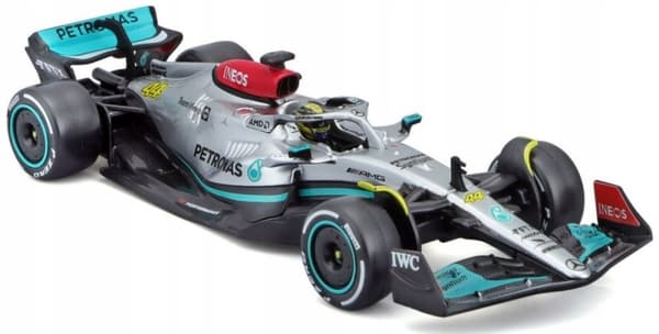 F1-bil Mercedes W13 Hamilton HJÄLM BBurago 1:43