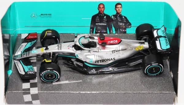 F1 bil MERCEDES W13 E #44 Hamilton Bburago 1:43
