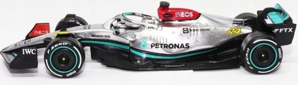 F1 bil MERCEDES W13 E #44 Hamilton Bburago 1:43