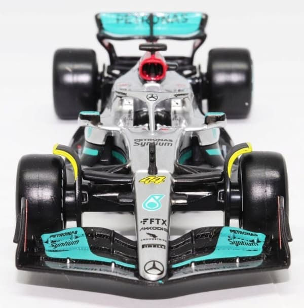 F1 bil MERCEDES W13 E #44 Hamilton Bburago 1:43