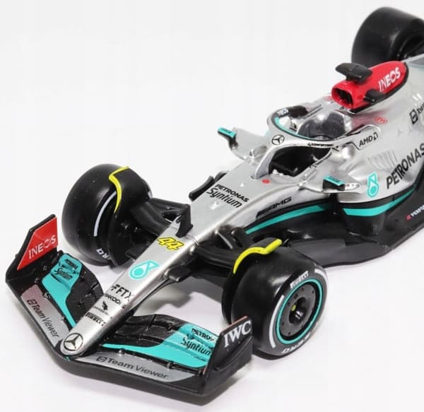 F1 bil MERCEDES W13 E #44 Hamilton Bburago 1:43