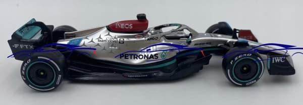 F1 bil MERCEDES W13 E #63 Russell Bburago 1:43