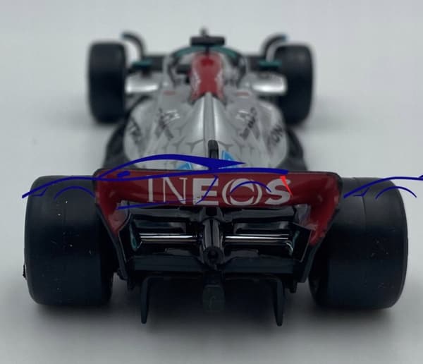 F1 bil MERCEDES W13 E #63 Russell Bburago 1:43