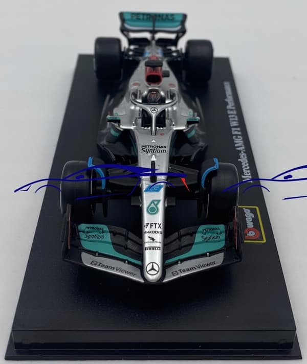 F1 bil Mercedes W13 63 Russell KASK BBurago 1:43