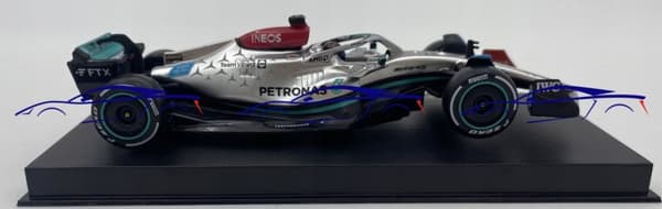 F1 bil Mercedes W13 63 Russell KASK BBurago 1:43