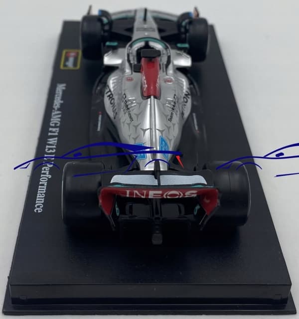 F1 bil Mercedes W13 63 Russell KASK BBurago 1:43