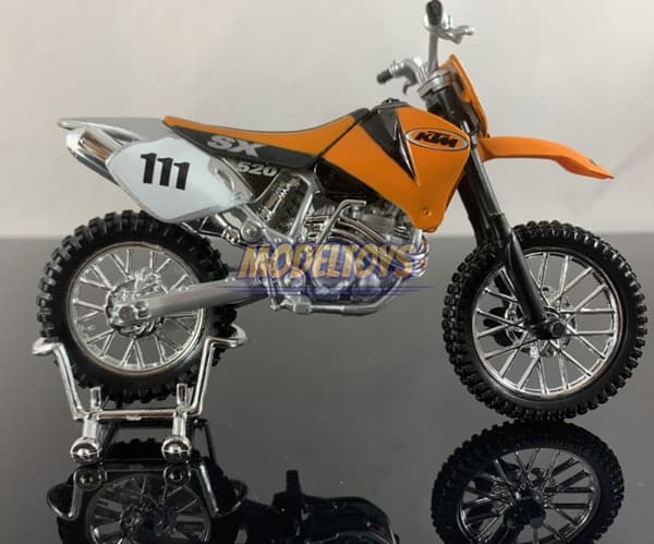 KTM 520 SX #111 moottoripyörä malli 1:18 Maisto