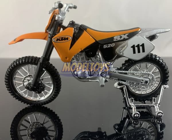 KTM 520 SX #111 moottoripyörä malli 1:18 Maisto
