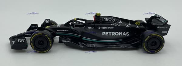 F1-bil Mercedes W14 Hamilton #44 BBurago 1:43