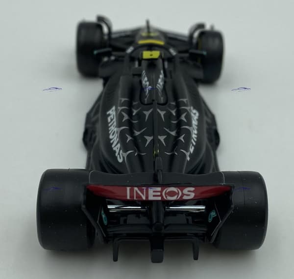 F1-bil Mercedes W14 Hamilton #44 BBurago 1:43