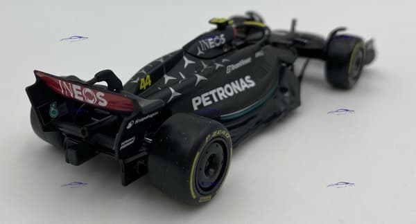 F1-bil Mercedes W14 Hamilton #44 BBurago 1:43