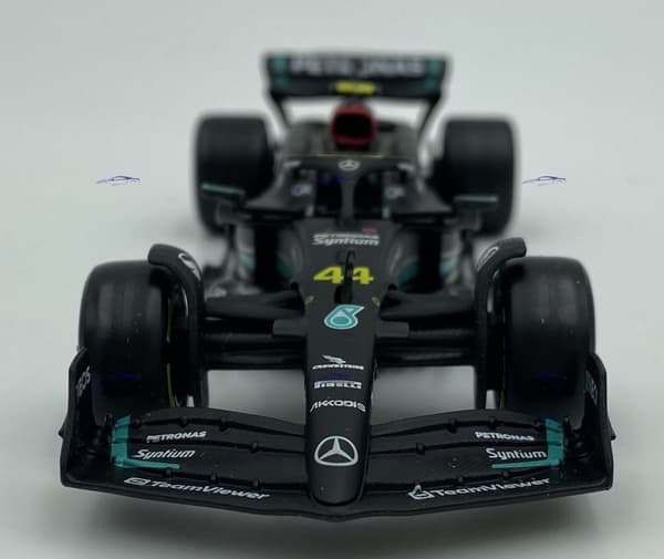 F1-bil Mercedes W14 Hamilton #44 BBurago 1:43