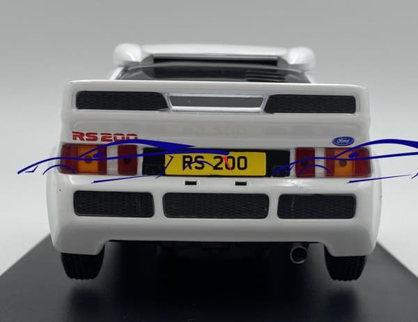 Ford RS 200 1984 malli 124211 WhiteBox 1:24 valkoinen