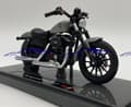 Miniatyrbild 6 av 11: HARLEY-DAVIDSON Sportster Iron 883 2022 1:18 Maisto Grå