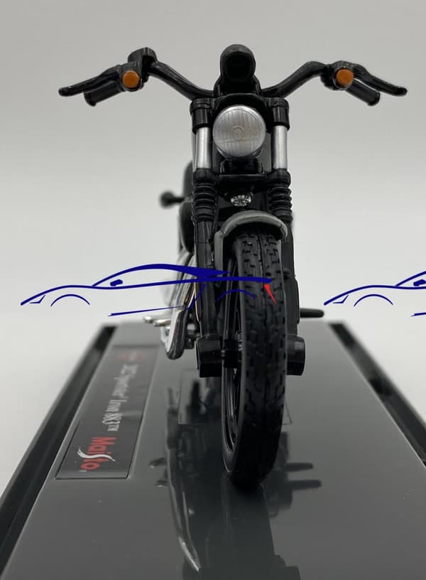HARLEY-DAVIDSON Sportster Iron 883 2022 1:18 Maisto Grå