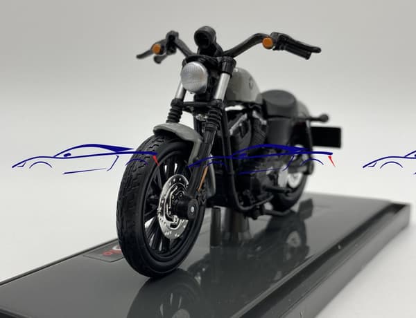 HARLEY-DAVIDSON Sportster Iron 883 2022 1:18 Maisto Grå