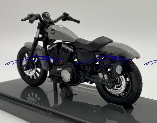 HARLEY-DAVIDSON Sportster Iron 883 2022 1:18 Maisto Grå
