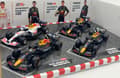Miniatyrbillede 8 af 11: Red Bull F1 KUN Verstappen 2021-2023 RB19 RB18 RB16B BBurago 1:43