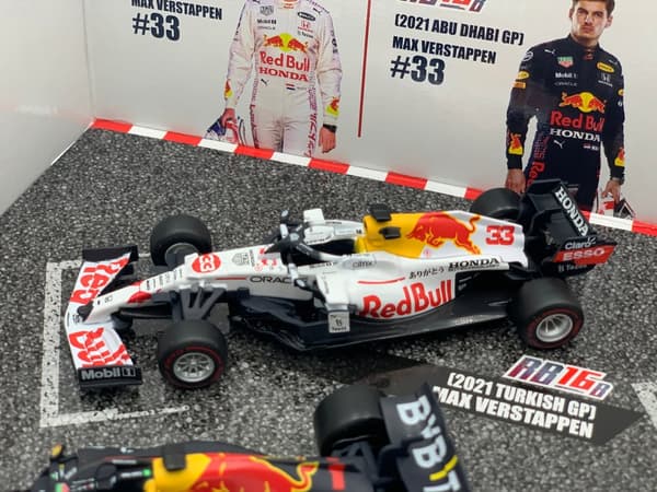 Red Bull F1 KUN Verstappen 2021-2023 RB19 RB18 RB16B BBurago 1:43