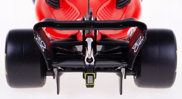 F1 FERRARI SF-23 #55 bil med fører Bburago 1:24 26809