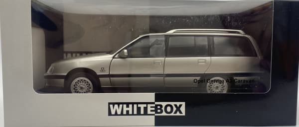 Opel Omega A2 Caravan 1990 malli METALLI 124165 WhiteBox 1:24 hopea