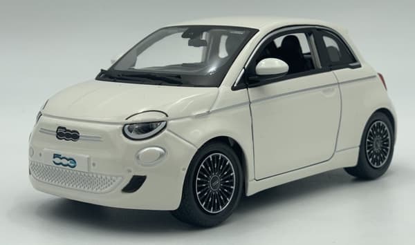 Fiat 500e 2023 hvid 1:24 metalmodel Bburago 21110