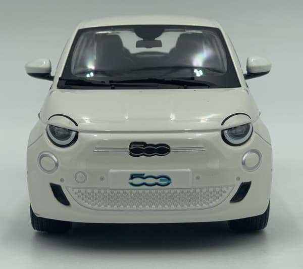 Fiat 500e 2023 hvid 1:24 metalmodel Bburago 21110