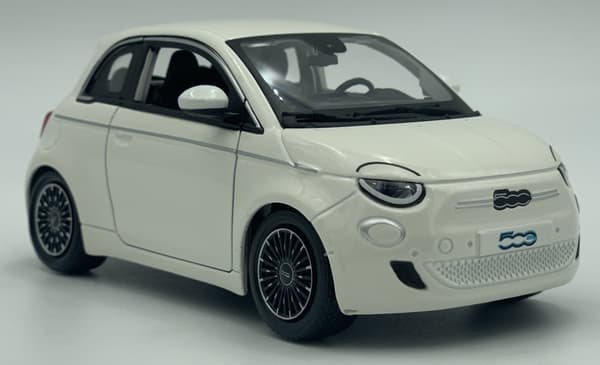Fiat 500e 2023 hvid 1:24 metalmodel Bburago 21110