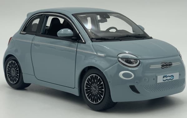 Fiat 500e 2023 blå 1:24 metalmodel Bburago 21110