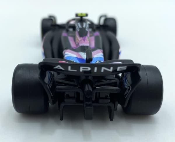 F1-bil Alpine A524 BWT Bburago #10 Pierre Gasly BBurago 1:43 HJÄLM