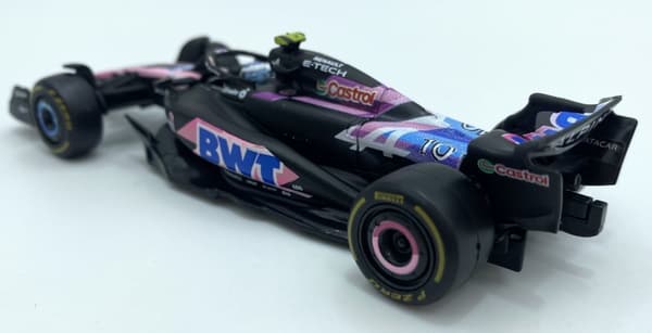F1-bil Alpine A524 BWT Bburago #10 Pierre Gasly BBurago 1:43 HJÄLM