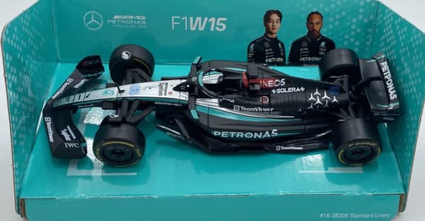 F1-bil Mercedes AMG W15 E Perf Petronas Russell #63 BBurago 1:43