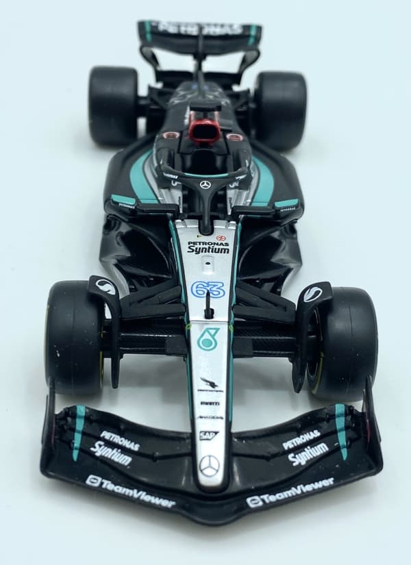 F1-bil Mercedes AMG W15 E Perf Petronas Russell #63 BBurago 1:43