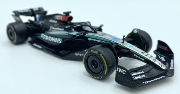 F1-bil Mercedes AMG W15 E Perf Petronas Russell #63 BBurago 1:43
