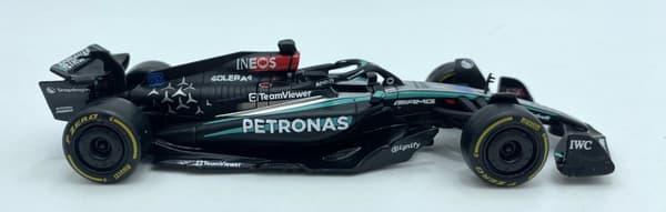 F1-bil Mercedes AMG W15 E Perf Petronas Russell #63 BBurago 1:43