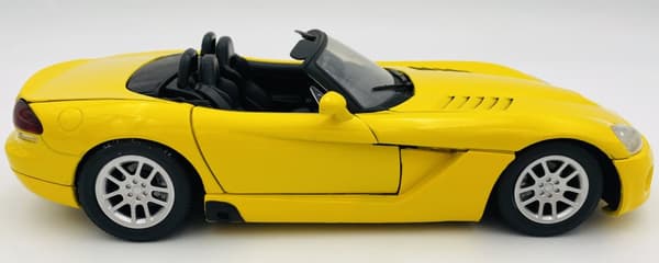 Dodge Viper SRT-10 2003 model 1:18 Motormax 73137