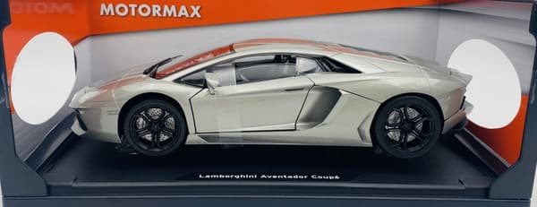 Lamborghini Aventador LP700-4 model 1:18 Motormax 79154