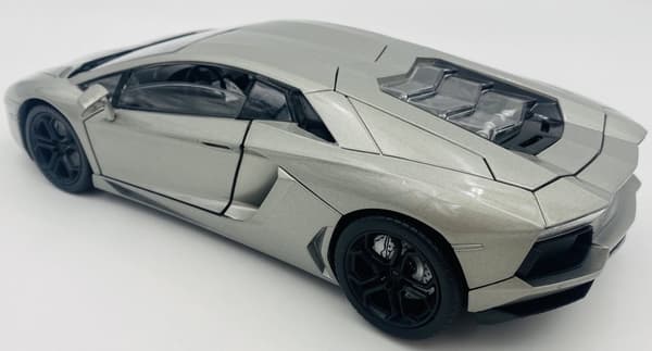 Lamborghini Aventador LP700-4 model 1:18 Motormax 79154