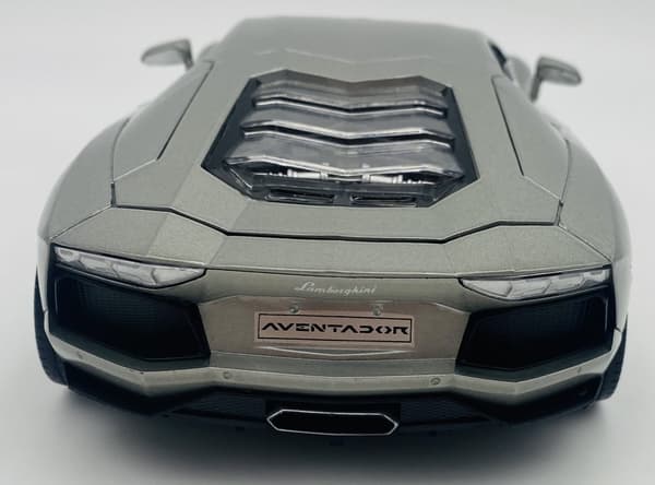 Lamborghini Aventador LP700-4 model 1:18 Motormax 79154