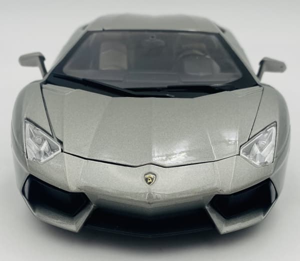 Lamborghini Aventador LP700-4 model 1:18 Motormax 79154