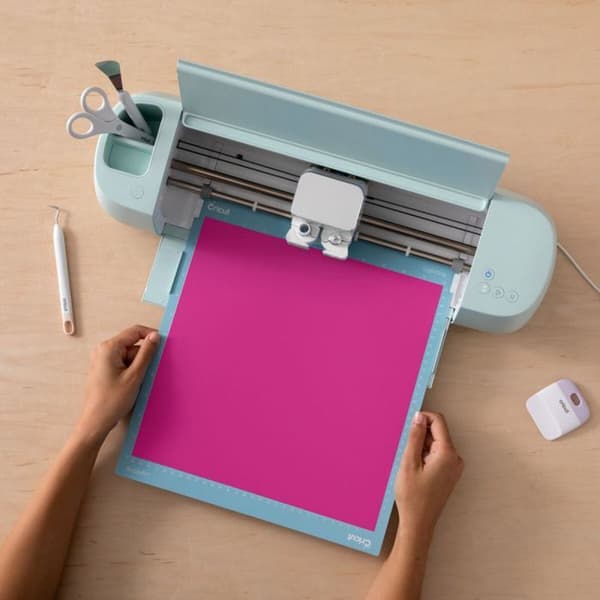 Cricut - 2009587 - Wärmeaktiviertes Vinyl Colors - permanent 30,5x61cm (magenta-rosa) ()